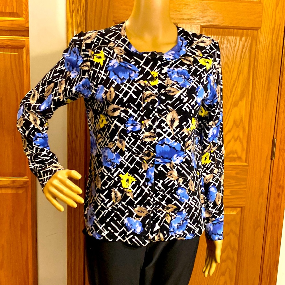 Karen Scott Beautiful button up floral sweater.